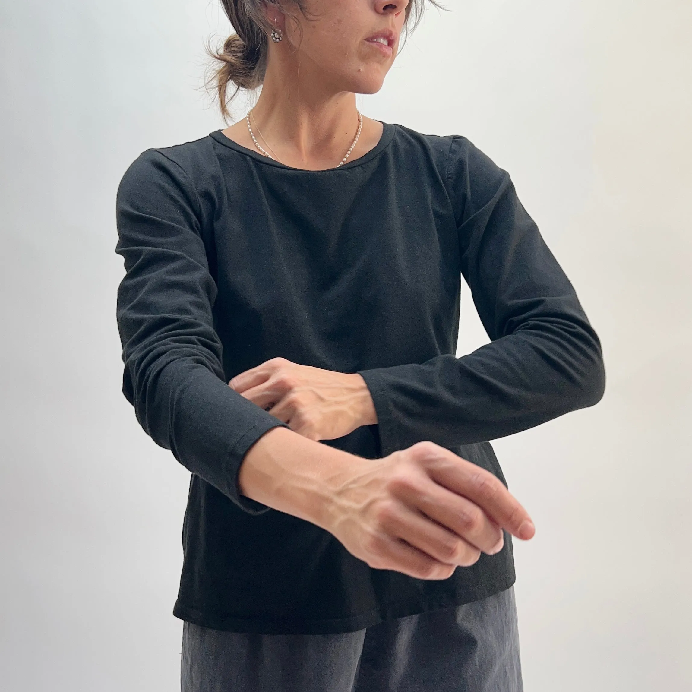 Cut Loose | Long Sleeve Crew Tee in Black